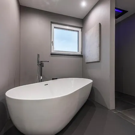빌라 Moderne Mit Whirlpool Und Heimkino *