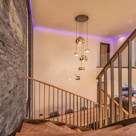 Moderne Mit Whirlpool Und Heimkino *