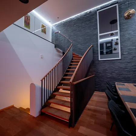Moderne Mit Whirlpool Und Heimkino 빌라 *