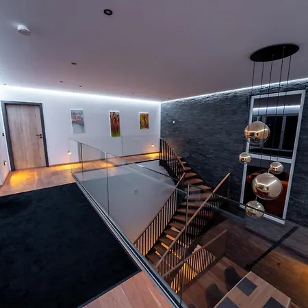 빌라 Moderne Mit Whirlpool Und Heimkino