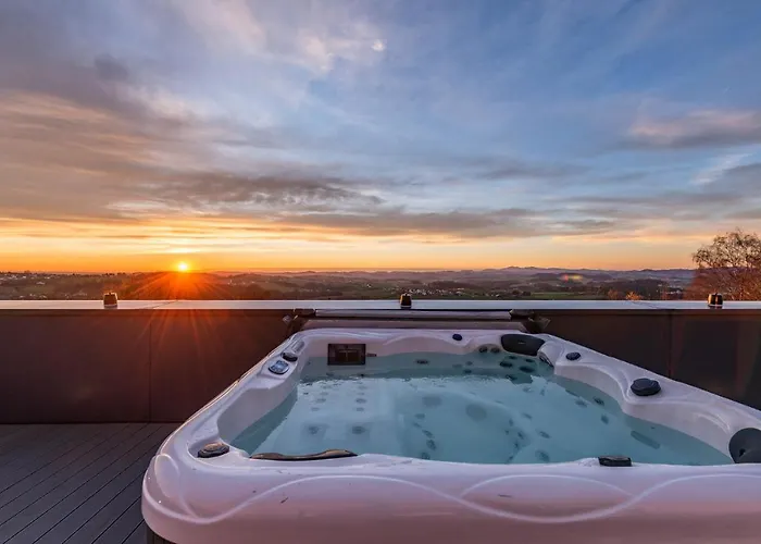 Moderne Mit Whirlpool Und Heimkino *