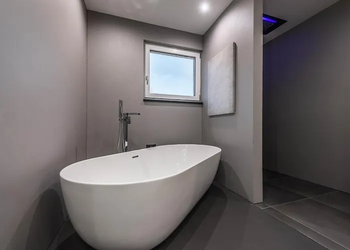 Vila Moderne Mit Whirlpool Und Heimkino *