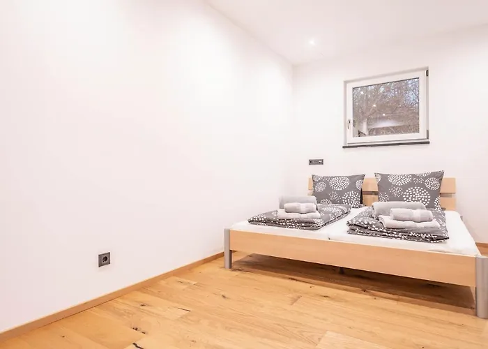 Moderne Mit Whirlpool Und Heimkino *