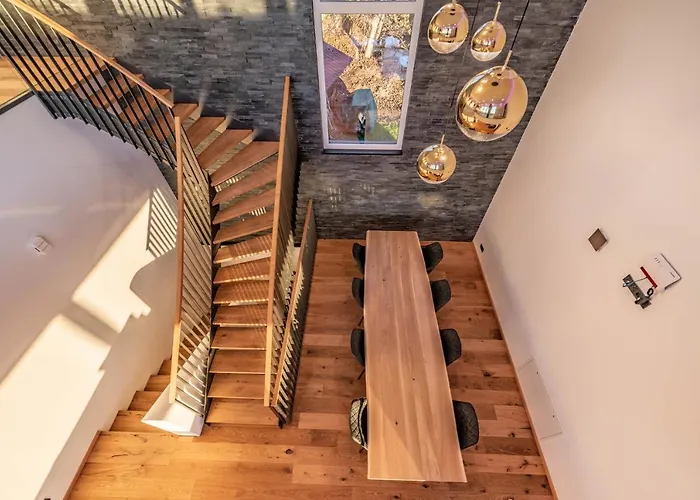 Moderne Mit Whirlpool Und Heimkino Vila