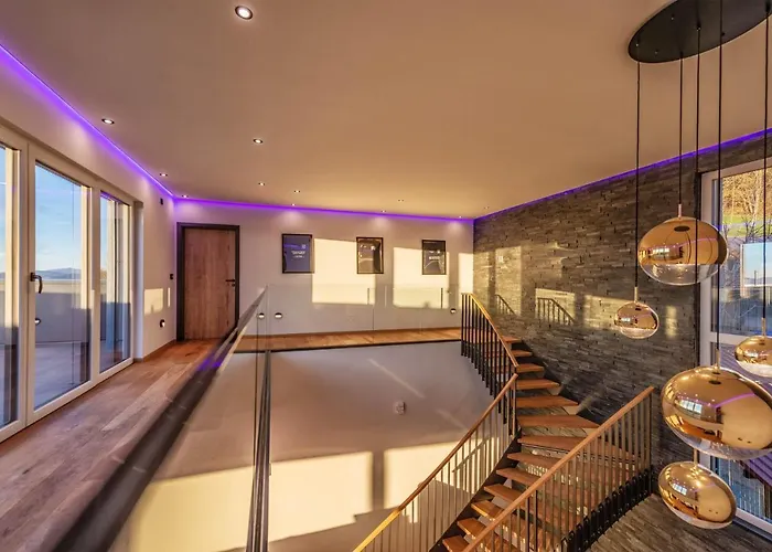 Moderne Mit Whirlpool Und Heimkino *