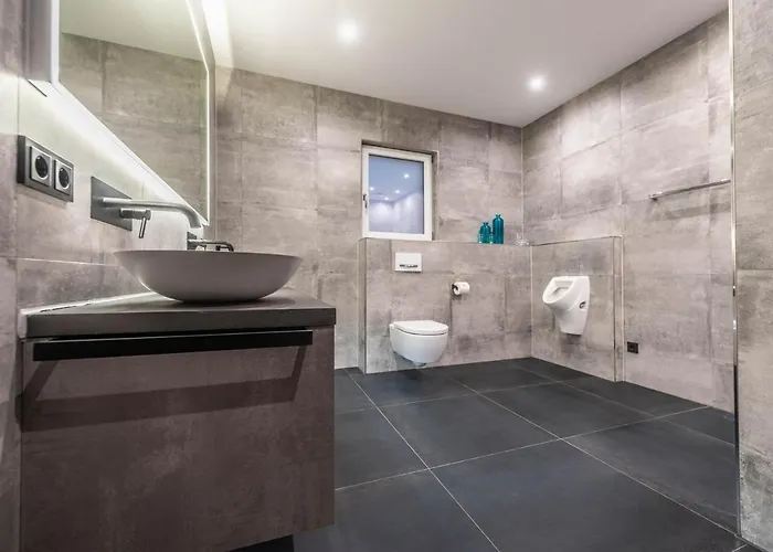 Vila Moderne Mit Whirlpool Und Heimkino