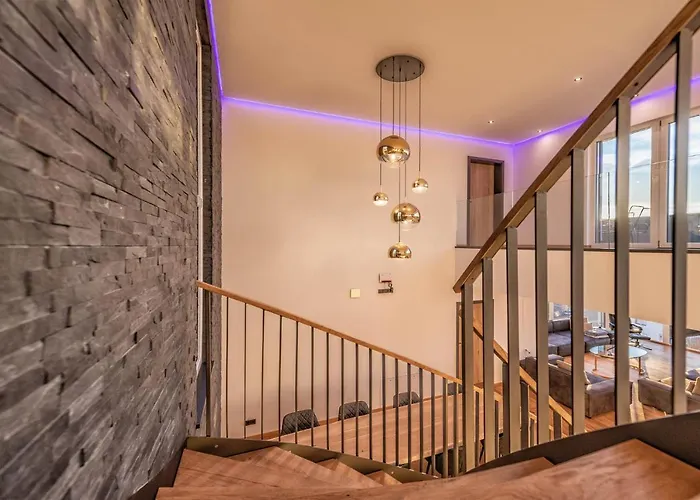 Moderne Mit Whirlpool Und Heimkino *