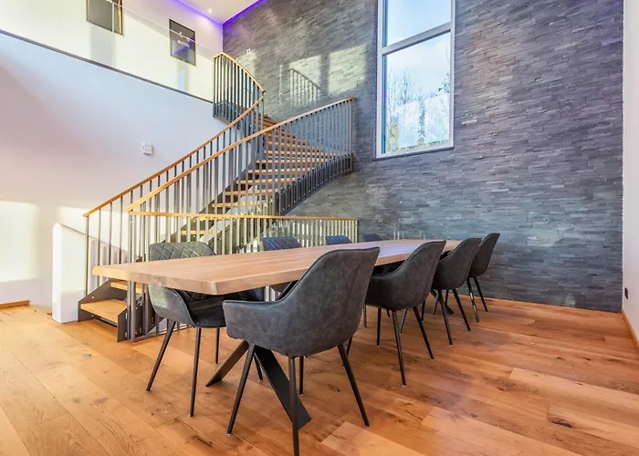 Moderne Mit Whirlpool Und Heimkino Vila