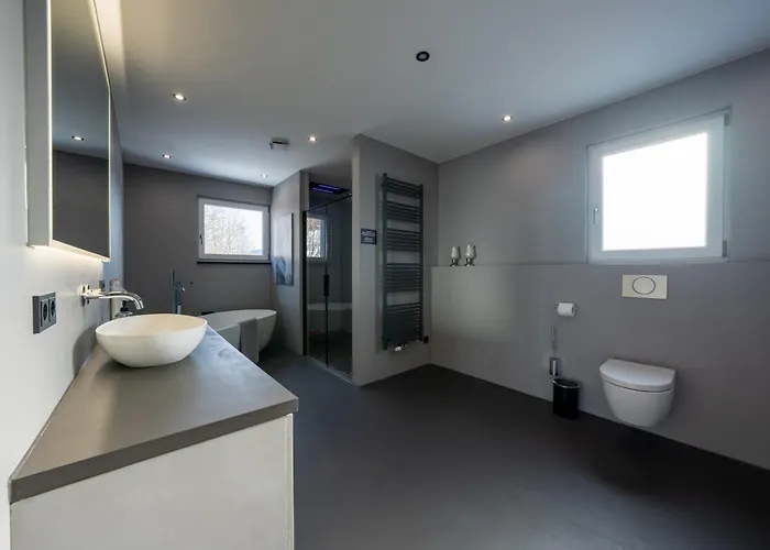 Moderne Mit Whirlpool Und Heimkino Vila *