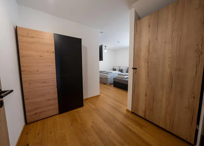 Moderne Mit Whirlpool Und Heimkino Vila