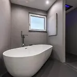 Villa Moderne Mit Whirlpool Und Heimkino *