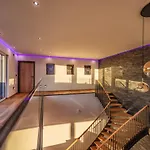 Moderne Mit Whirlpool Und Heimkino *