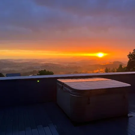 Moderne Mit Whirlpool Und Heimkino *
