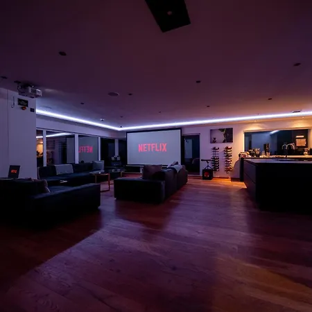 Vila Moderne Mit Whirlpool Und Heimkino