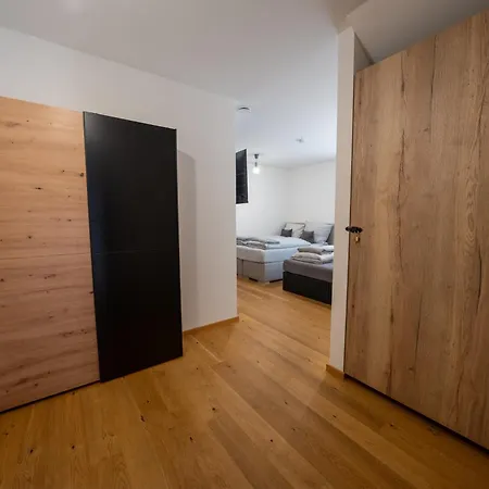 Moderne Mit Whirlpool Und Heimkino Vila