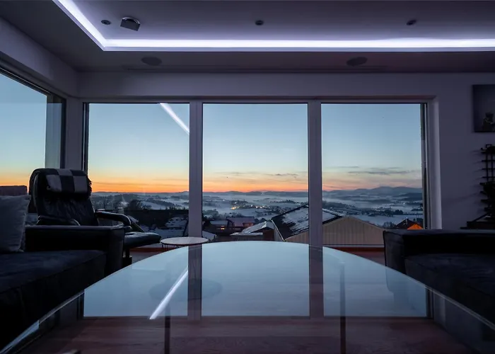 Moderne Mit Whirlpool Und Heimkino Villa